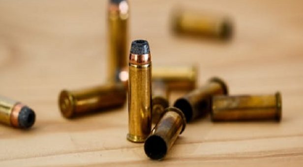 Ammunition på ett bord