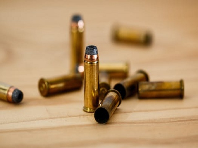 Ammunition på ett bord